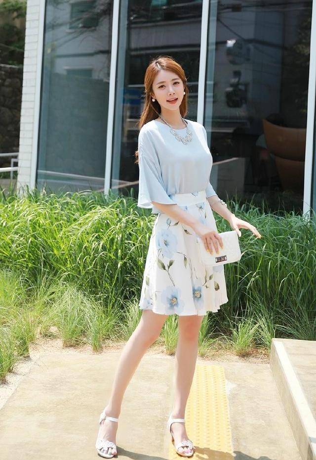 美女|美女穿搭，看似朴实无华，却充满出尘的气质