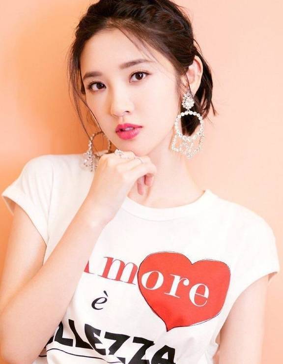 运动|嫁给爱情的唐艺昕，因为爱笑会穿爱运动，所以一直被美好眷顾着