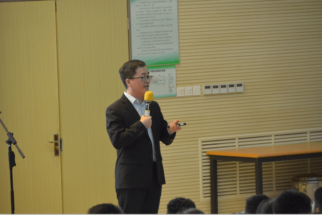 合伙|山东未来心理咨询事务所罗清军老师为德润中学开展讲座