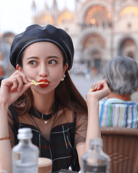 Baby|日本第一女公关转行当模特！隐退式狂捞上千万，长相神似Baby