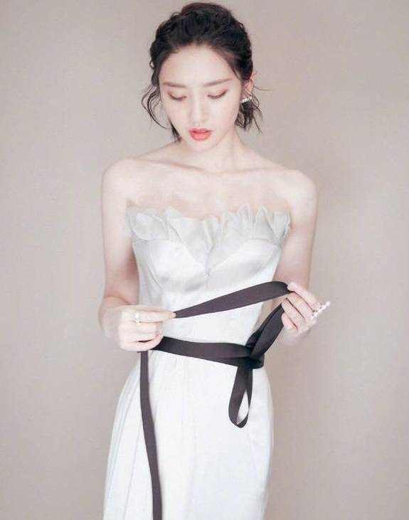 运动|嫁给爱情的唐艺昕，因为爱笑会穿爱运动，所以一直被美好眷顾着