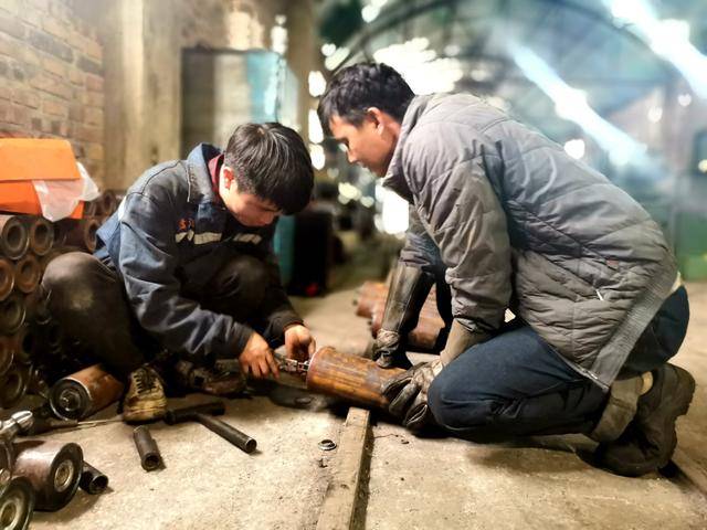盘江| 金佳矿:自制托辊加工见成效