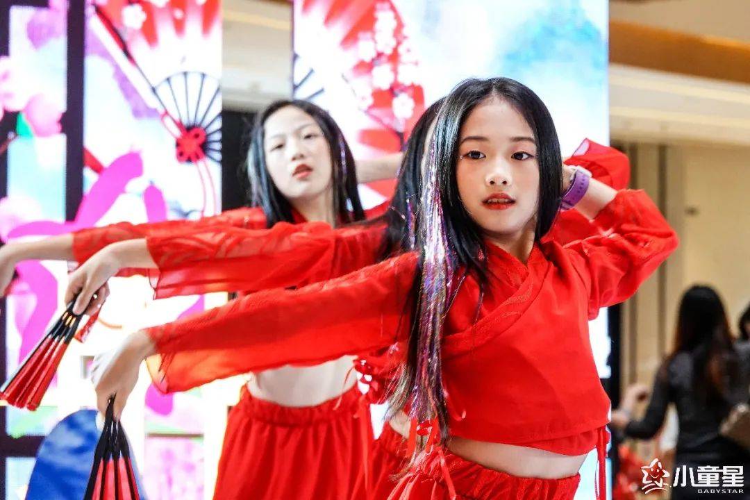 服装|闪光少年为亚运助力，这些小童星真的很燃！