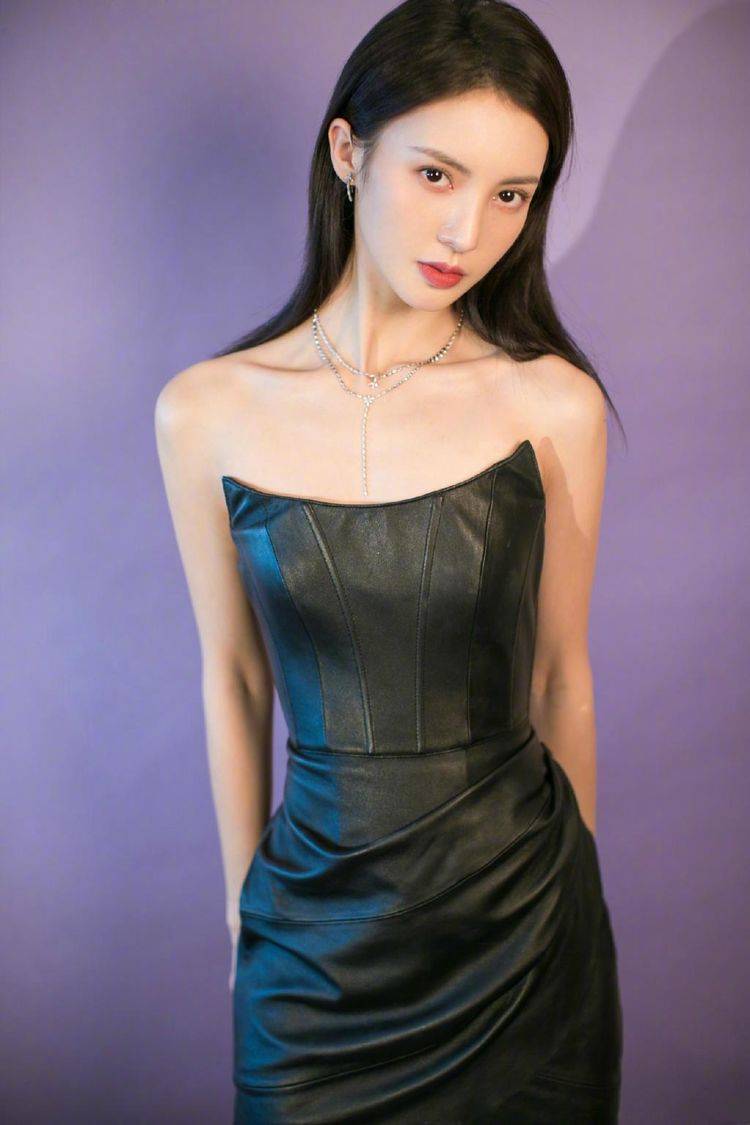"万人迷"金晨,性感有型又酷又飒!完美身材令无数女生羡慕