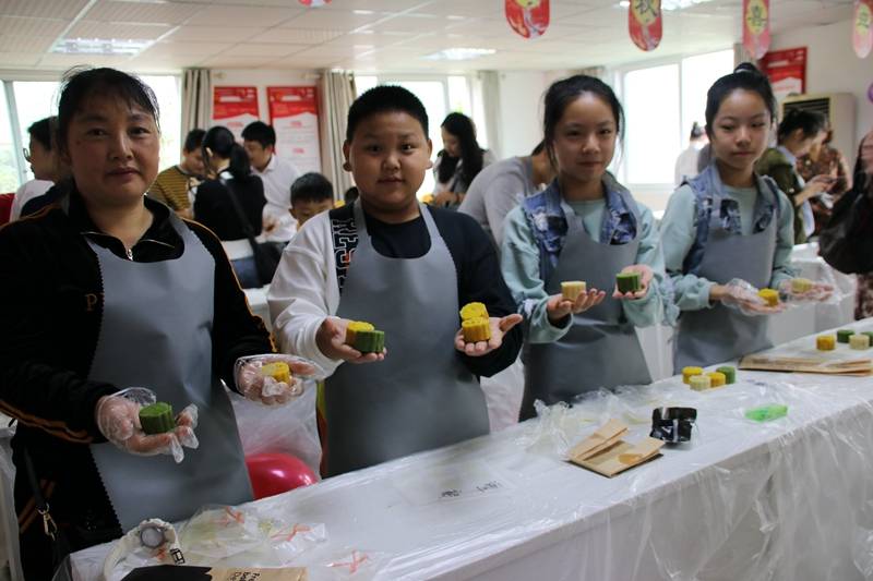 中秋|江津区几江街道桥南社区举行“情暖中秋·为爱出发” DIY主题活动