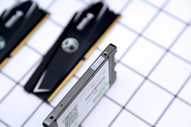 固态|又一次小机箱的装机,这次来聊聊存储如何选