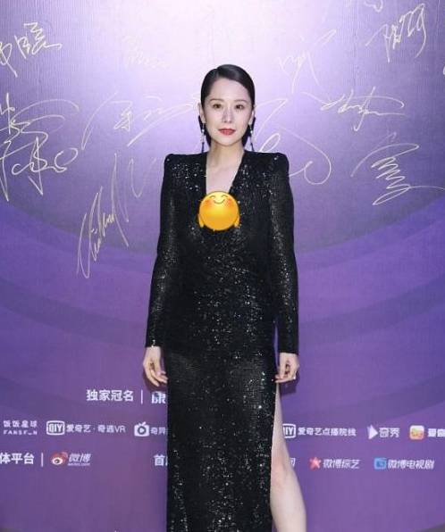 袁泉|尖叫之夜红毯生图：袁泉、海清同穿开叉裙PK，朱丹转走扮嫩少女路