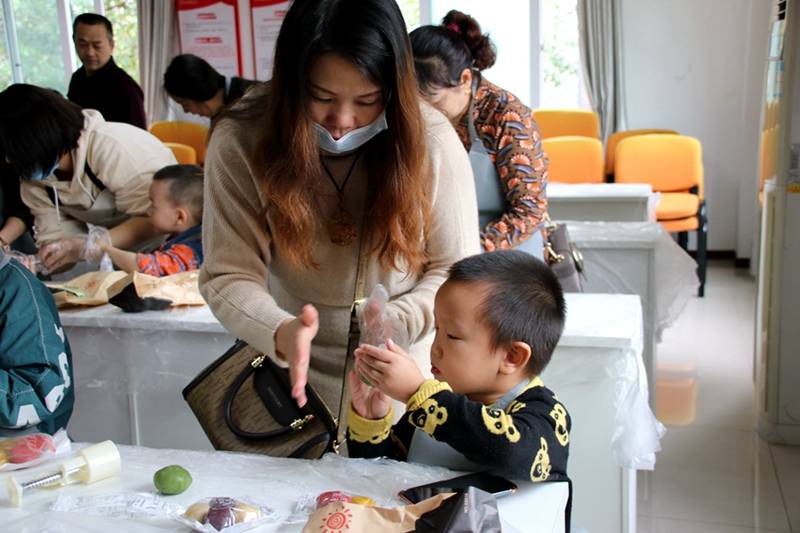 中秋|江津区几江街道桥南社区举行“情暖中秋·为爱出发” DIY主题活动