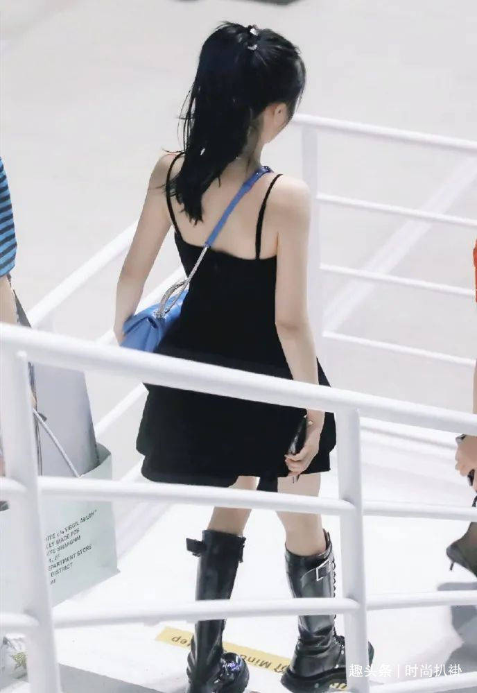 版型|吴宣仪私服也太会秀身材了！穿一袭丝绒吊带裙，肤白貌美仙女一个