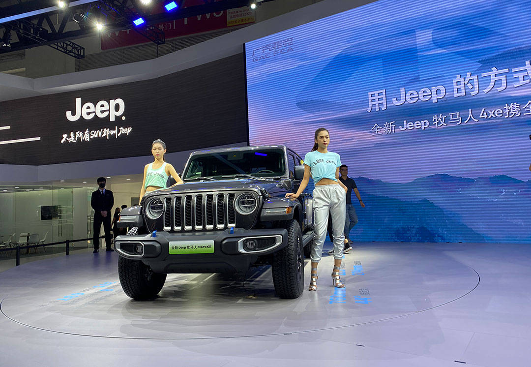 2020北京国际车展w4馆,广汽菲克jeep展台全新jeep牧马人4×e插电式混