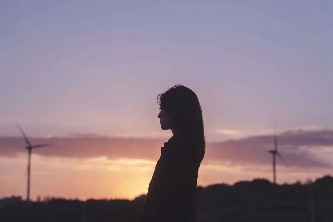 原创不会摆拍看过来,7个拍照姿势模板,助你拍出自然好看的美女人像