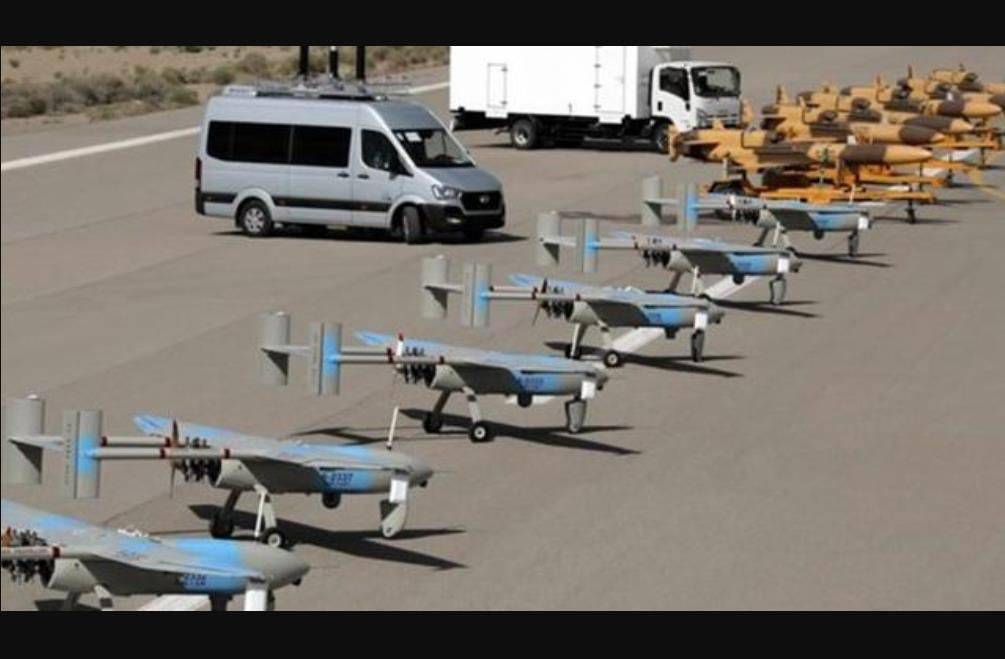 突破了！伊朗国产无人机近距离锁定美军航母，