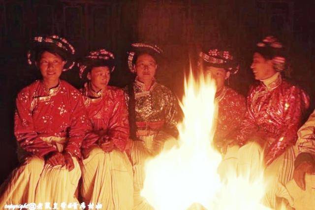 利家|深山中的传统母系部落, 纯朴保守美女多， 居然家家户户没厕所