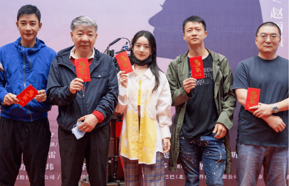 星成|原创赵丽颖今年多水逆？正剧导演跑路，综艺被恶剪，《有翡》上星成谜