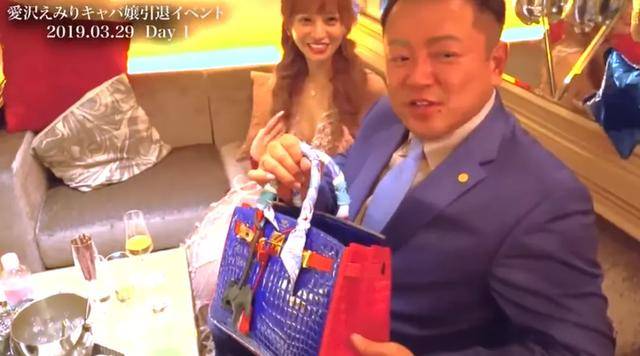 公关|被称“日本第一女公关”，她滴酒不沾靠聊天年入7.3亿，绝了！