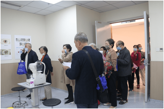 关爱老人|重庆爱尔眼科医院（总院）举行关爱老人眼健康活动！