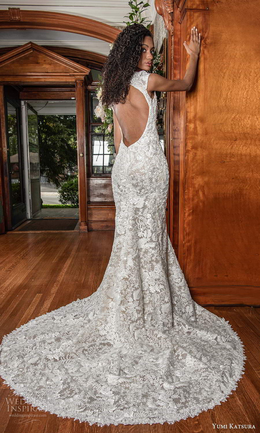 &quot|Yumi Katsura2021＂Ravishing&Resilient＂秋季婚纱系列 提升女人身体的自然美感