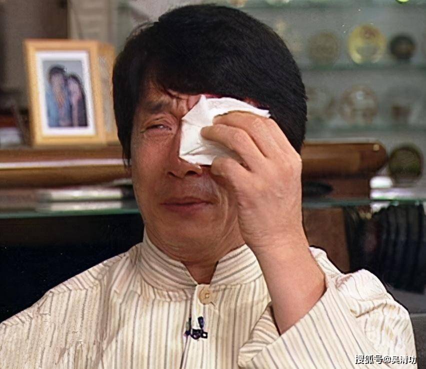 成龙豪宅司法拍卖被撤回，邻居的房子还在拍卖