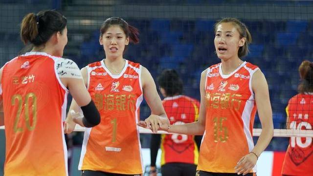 天津女排自由人受伤暴露出拦网漏洞大,李盈莹王媛媛两