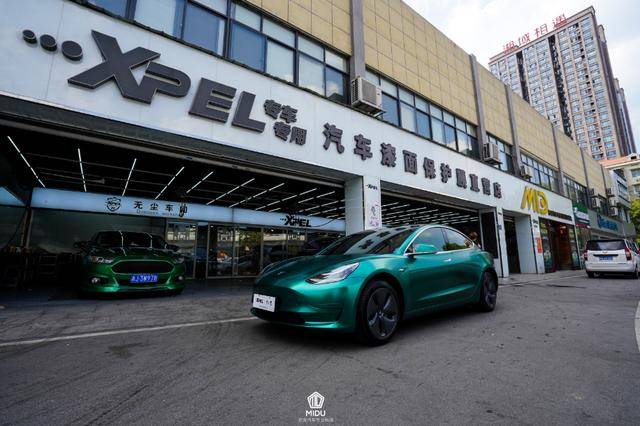 特斯拉model3改色电光祖母绿,金属质感才配得上这台工科男