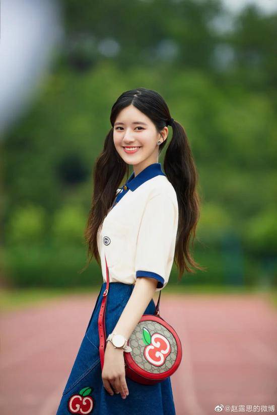 赵露思|发量王者赵露思的减龄搭配你也可以学