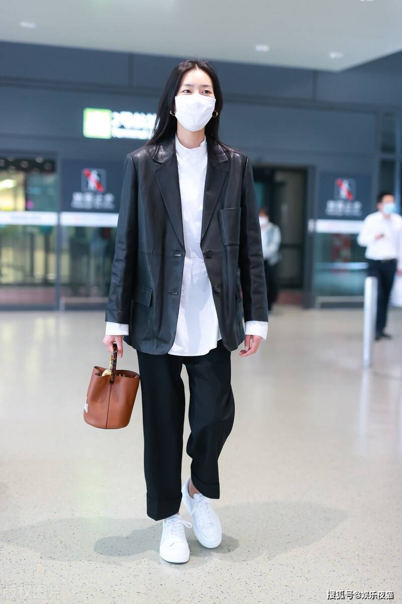 气质|“大表姐”刘雯气质独特，搭配高级，简单又时髦