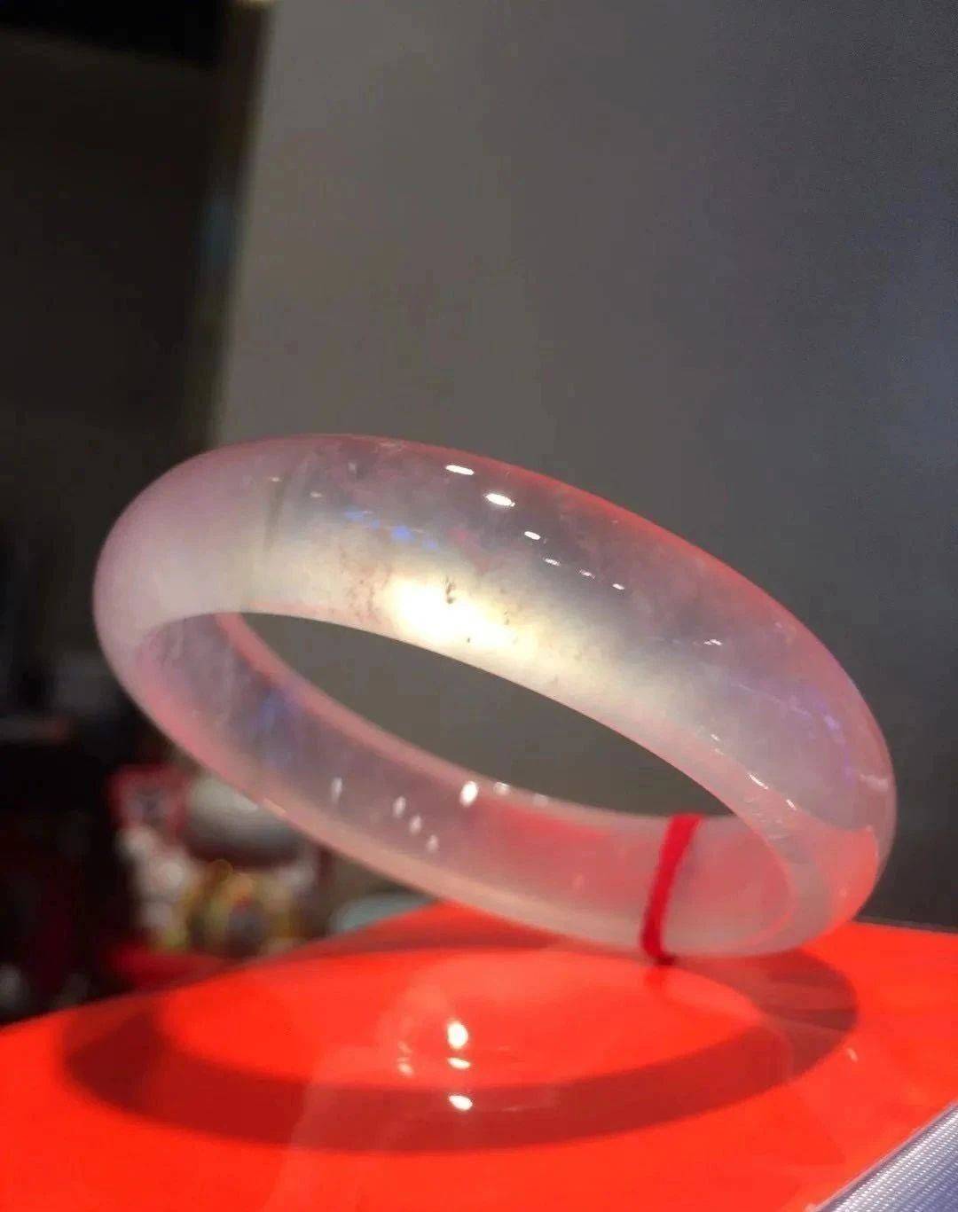 翡翠原石只有缅甸？顶级翡翠为何多素面？那些年我们追过的“裸体”翡翠