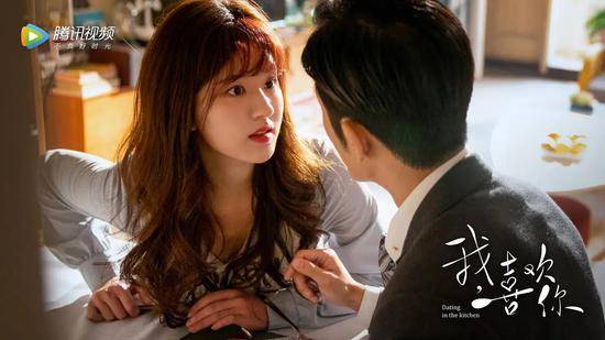 赵露思|发量王者赵露思的减龄搭配你也可以学