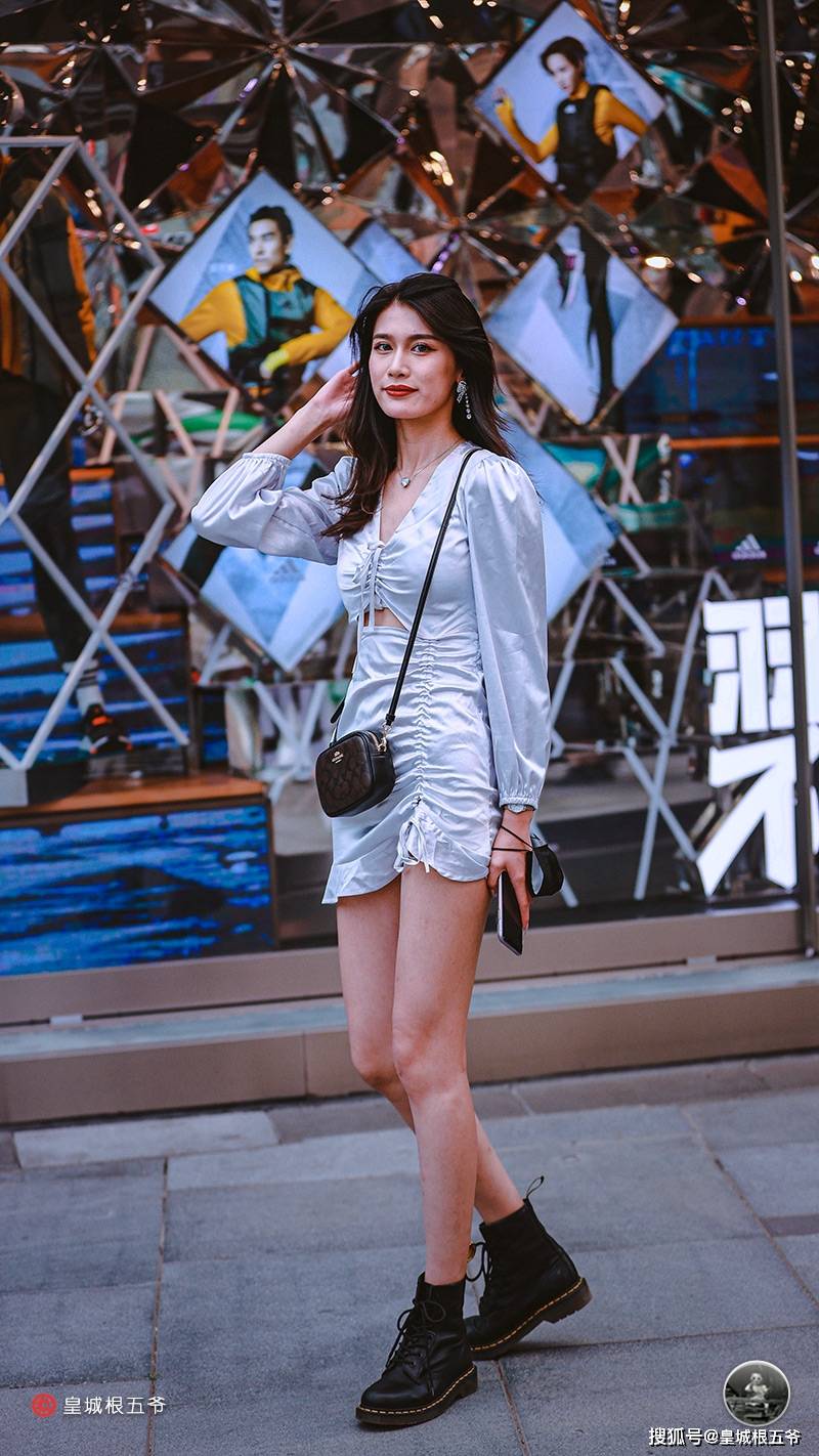 时尚|街拍：其实普通的服装搭配在一起也能够创造出意想不到的效果