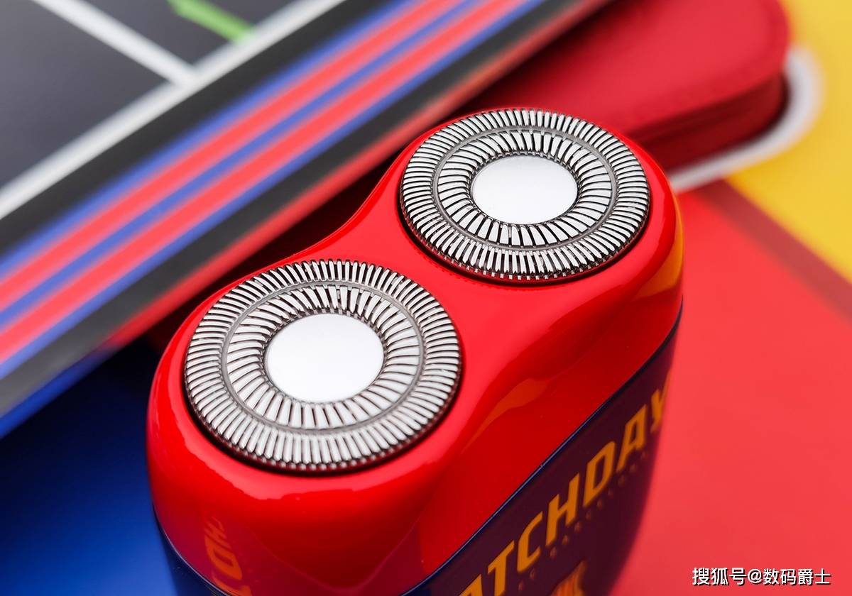 剃须刀|剃须刀也玩定制，巴萨红蓝双色帅呆了：YOOSE有色联名款评测