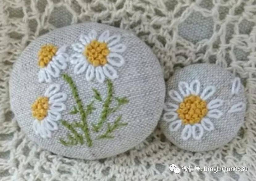 手绣|「刺绣作品」50款时尚的手绣布料纽扣，也许用的到！