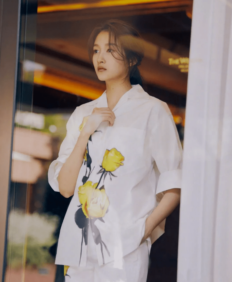 顶流|关晓彤身材被热议，从顶流女朋友到腰大脖子粗，她到底经历了什么