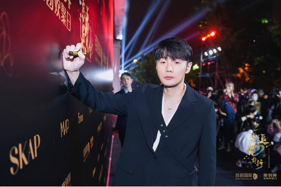 谭松韵|李荣浩、李宇春、谭松韵亮相百丽国际时尚欢聚盛典,秋冬新品惊艳众人!