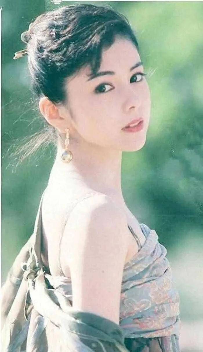 美少女|吊打鞠婧祎的真·四千年美少女，这方脸却甜到极致的美貌是开挂了吧！