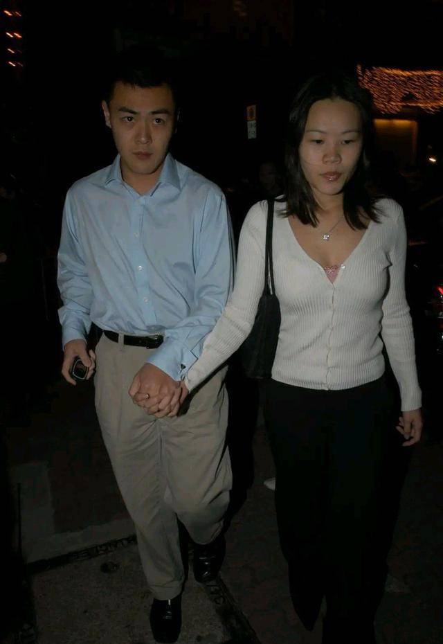 比爸爸刘銮鸿还风流!儿子刘鸣炜与小十岁