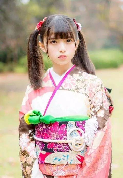 美少女|吊打鞠婧祎的真·四千年美少女，这方脸却甜到极致的美貌是开挂了吧！