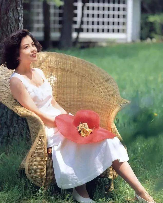 美少女|吊打鞠婧祎的真·四千年美少女，这方脸却甜到极致的美貌是开挂了吧！