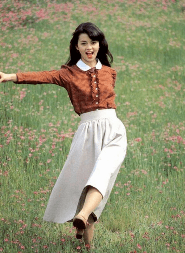 美少女|吊打鞠婧祎的真·四千年美少女，这方脸却甜到极致的美貌是开挂了吧！