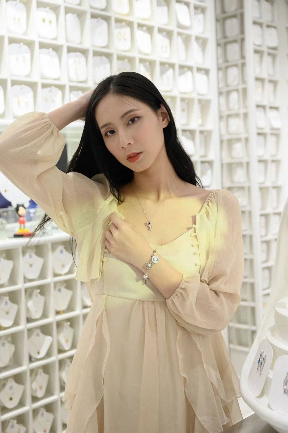 连明星|ZEGL线下体验店！超20000+配饰任挑任试，百元内轻松Get！