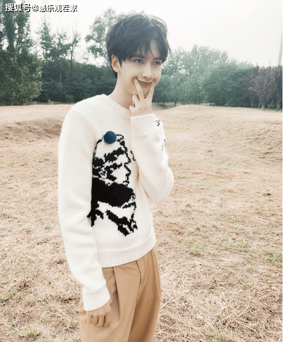 素素|原创陈宥维拒与女搭档拥抱，遭尔冬升怒怼：靠脸吃饭，你有梁朝伟帅么