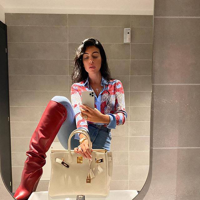 身材|罗太太乔治娜不仅炫富还爱秀身材，大长腿放洗手台上真撩人