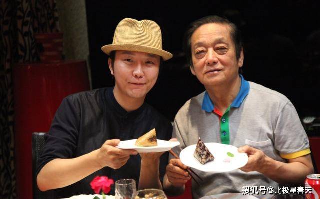 41岁李玉刚不雅睡姿遭曝光,面色疲惫形象全无