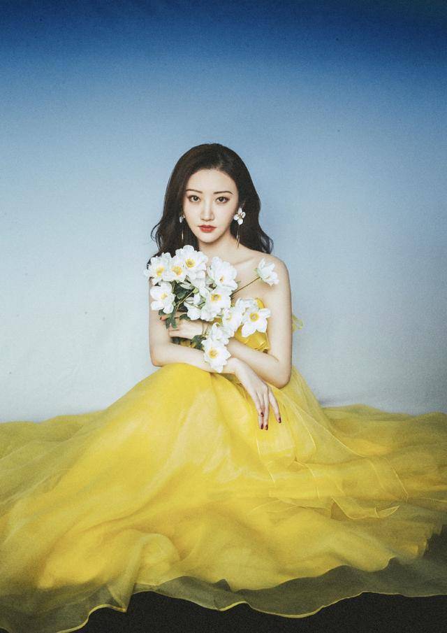 资源|原创她是公认的白富美，资源曾让人眼红，如今却连番位也不保了