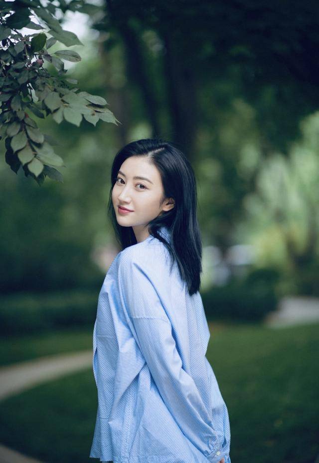 资源|原创她是公认的白富美，资源曾让人眼红，如今却连番位也不保了