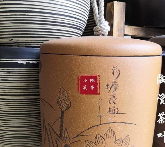 紫砂|存了两年的白茶，还能喝吗？在紫砂罐里