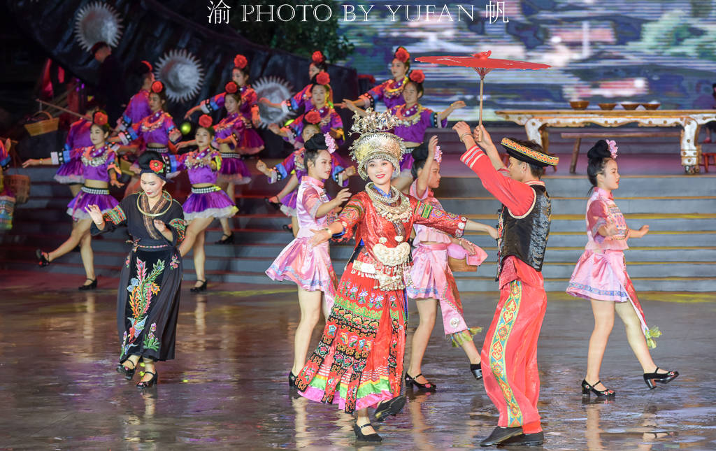 旅途中遇上下雨怎么办？这份雨中游苗寨的攻略请收好，超级实用