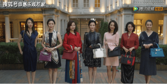 网友|原创杨颖与众贵妇合影被“镶边”，正面刚颜值气质，网友居然说她输了