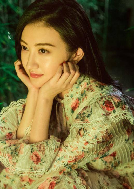 张继科|景甜近照公开，抹胸纱裙穿出甜美范，张继科后悔不？