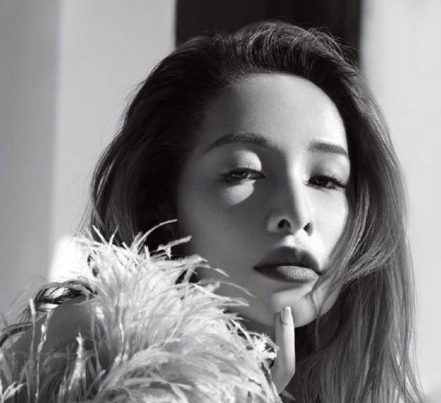 专辑|原创新专受阻？萧亚轩情场得意职场失意，发文请人对号入座