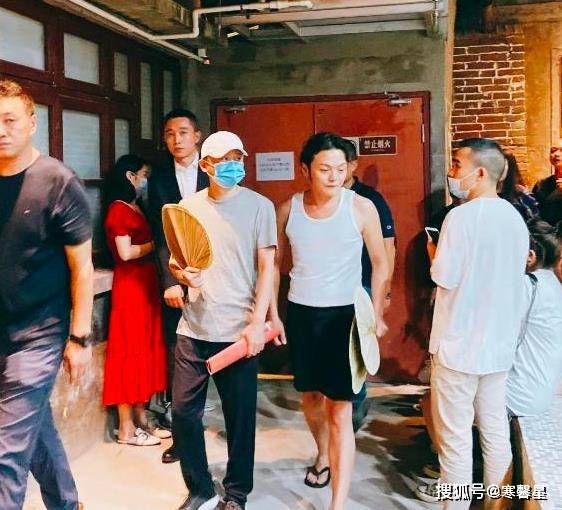 餐厅|1天取号超3万桌，超级文和友到底值不值得一去？